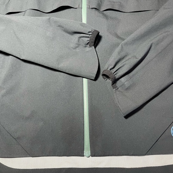 Janji black lightweight hooded jacket - Picture 4 of 11